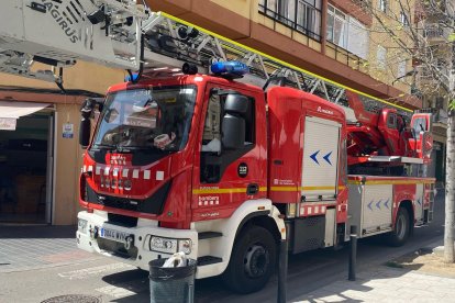 una dotació dels Bombers al lloc dels fets