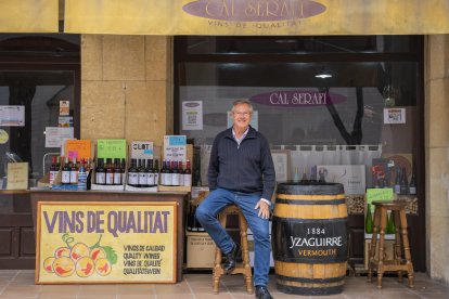 Serafí Mercadé, un dels encarregats de la històrica botiga i vinoteca torrenca Cal Serafí.