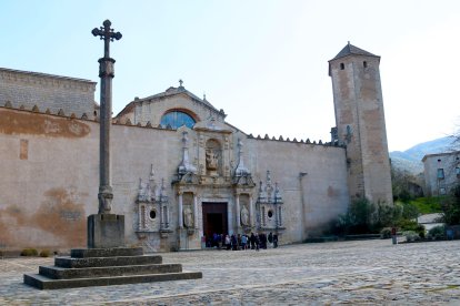 Façana de l'església del Monestir de Poblet.