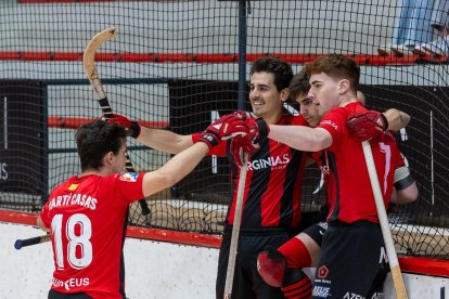 Els jugadors del Reus Deportiu celebrant una victòria.