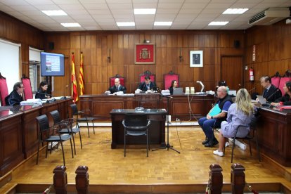 Primer dia de judici a l'excap de la policia local de Montblanc i a la seva exparella a l'Audiència de Tarragona.