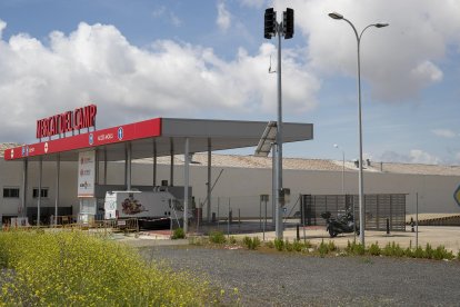 Fotografia de la sirena de risc químic ubicada al costat del Mercat del Camp de Reus.