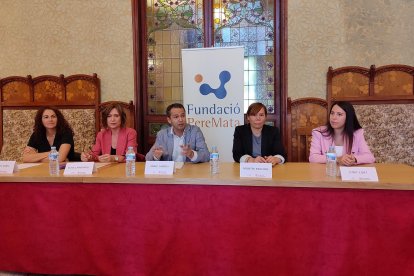 Fotografia de l’acte de presentació de la signatura del conveni entre la Fundació Pere Mata i la Generalitat.
