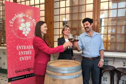 Natalia Turcanu, d’Iter Vitis; l’edil Noemí Llauradó; i Francesco Roletti, de l’Associació de Cafeteries Històriques de Torí i del Piemont.