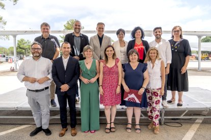 Fotografia de grup de gairebé la totalitat del govern municipal de Reus, l’estiu passat.