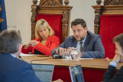 L’alcalde de Tarragona, Rubén Viñuales, intervenint durant una sessió plenària del passat mes d’abril.