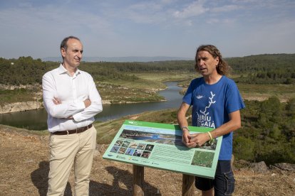 Javi Sancho i Hector Hernández davant la presa del Catllar.