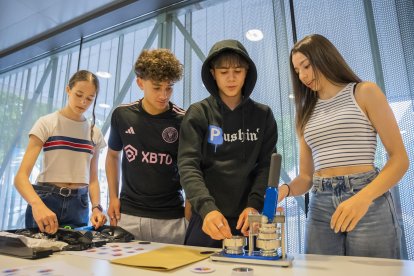El consistori va inaugurar el passat mes de maig un nou Punt Jove a la Biblioteca Pere Anguera per apropar-se als adolescents del sud de la ciutat.