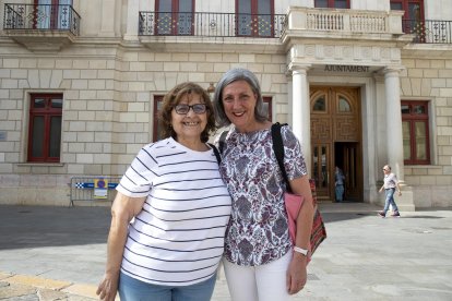 Carmen Sánchez i Cori Martínez, impulsores de la visita teatralitzada dels fills il·lustres.