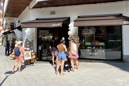 La botiga oferirà una selecció cuidada de fleca, brioixeria i cafè.