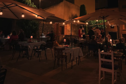 Imatge de la terrassa de la pizzeria 'La Dolça Violeta' de Montblanc