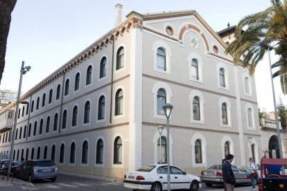 Imatge d’arxiu de l’edifici de l’Escola Oficial d’Idiomes de Tarragona, que antigament va ser una fàbrica de Chartreuse.