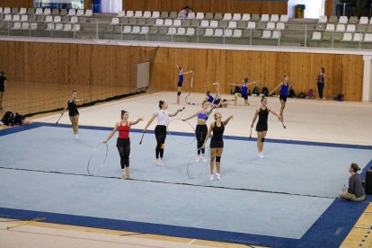 L’entrenament de la selecció nacional de gimnàstica rítmica de Lituània realitzat al Palau d’Esports el passat mes de maig.