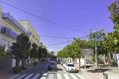 Imatge de l'420 en el seu pas per Gandesa.