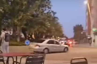 Imatge del vehicle que circulava a gran velocitat per Campclar.