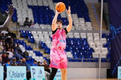 Imatge d'Adri Duch en un partit del CBT.