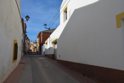 La calle Dues Províncies, en Bellvei i Castellet y la Gornal. A la izquierda, Tarragona y, a la derecha, Barcelona.