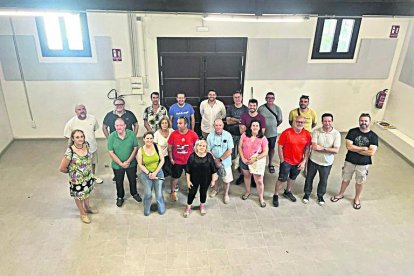 Els responsables de les entitats i de l’Ajuntament, a l’espai interior de l’edifici en acabar les obres.