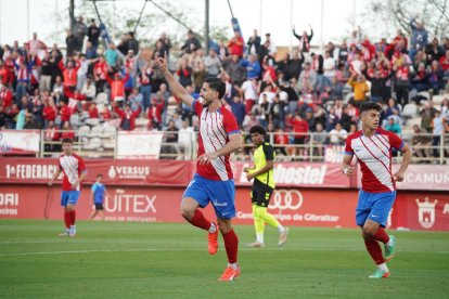 El tarragoní Aleix Coch celebrant un gol la darrera temporada amb l’Algeciras.
