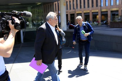 L'exsecretari de relacions internacionals de Convergència Víctor Terradellas després de declarar per suposades subvencions irregulars de la Diputació de Barcelona, a la Ciutat de la Justícia.