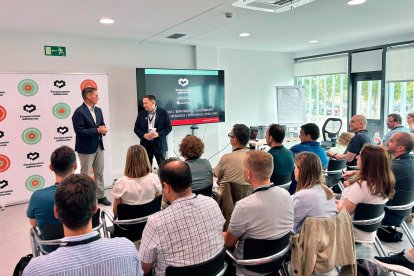 Fotografia de l’acte d’inauguració de la formació impulsada per BS Formaciones Adhesivas a Reus