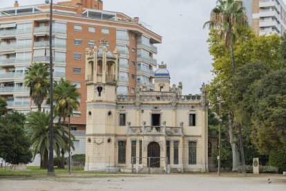 La Quinta de Sant Rafael és un edifici modernista dissenyat Juli Maria Fossas que es troba enmig del parc de la Ciutat.