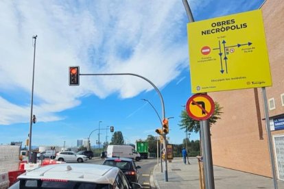 Senyalització arran de les obres de la Necròpolis.