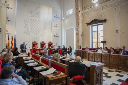 Imatge d’arxiu d’una sessió plenària de l’Ajuntament de Tarragona del passat mes d’abril.