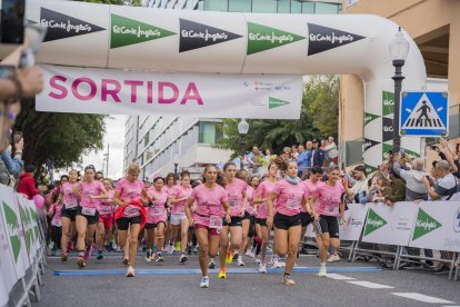 Imatge de la sortida de la desena Women Race El Corte Inglés, que va aplegar centenars de persones.