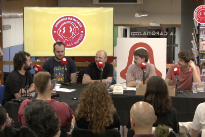 Imatge de l’enregistrament del primer episodi del pòdcast ‘Sonores de Risses’, a La Capona