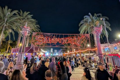 El Salouween Street ha estat el punt neuràlgic de la jornada, amb més de 30 estands d’establiments locals