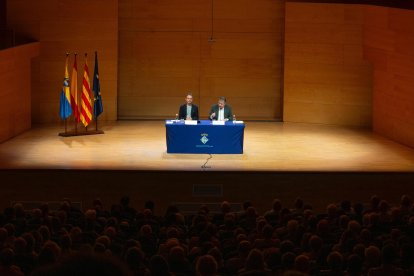 L’alcalde de Vila-seca Pere Segura i Joan M. Pujals, conferenciant de l’acte commemoratiu