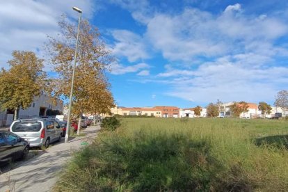 Solar destinat a aparcament públic del polígon Dyna.