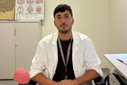 El neuròleg detalla com l’estil de vida ajuda a mitigar els símptomes de la demència.