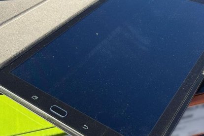 En l’escorcoll del vehicle es van localitzar diversos objectes possiblement relacionats amb els fets, entre ells una tauleta tàctil.