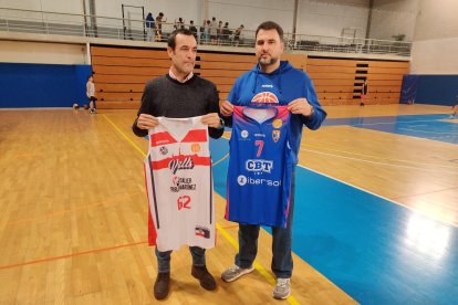 6798_508
A l’esquerra, el tècnic del CB Valls Miki Larraz i, a la dreta, l’entrenador del CB Tarragona, Toni Larramona.