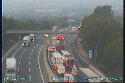 Imatge de l'AP-7 amb retencions a Roda de Berà.