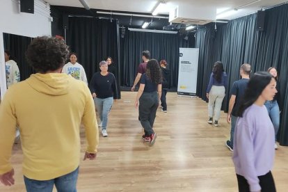 El taller abordarà el teatre com a eina d’empoderament, transformació comunitària i educació crítica