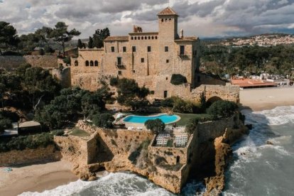 Entre les parelles de celebritats que hi han celebrat el seu enllaç hi figuren grans noms com Andrés Iniesta i Anna Ortiz (2012)