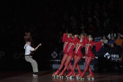 Fotografia de l'espectacle 'Trencadís: De la Natura a la Llum', celebrat en el marc de l'Any Gaudí al Pavelló Olímpic.