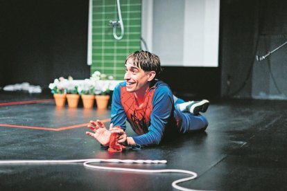 ‘El gegant del pi’ és un monòleg escrit i interpretat per Pau Vinyals.