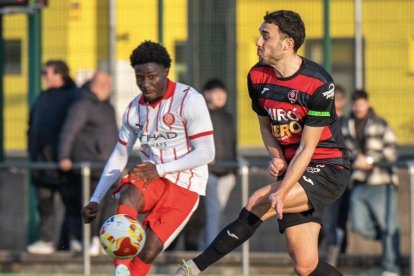 Andy Alarcón durant el duel contra el Girona B.