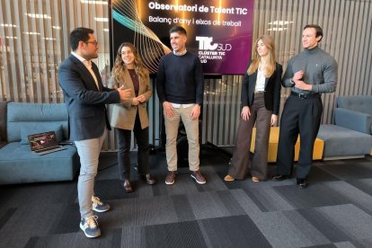 Representants del Clúster TIC Catalunya Sud, comentant les conclusions extretes de l'Observatori de Talent TIC.