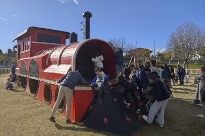 Fotografía de la fiesta de inauguración del tren en el Parque del Ferrocarril de Reus.
