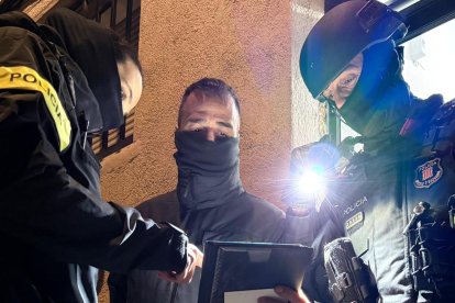 Agents durant el dispositiu policial.
