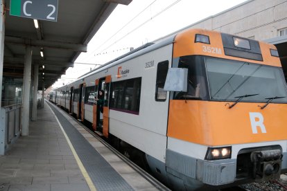 Imatge d'un tren a l'estació de Tarragona.