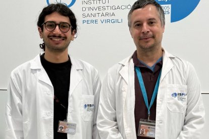 Els investigadors Alexios Manidis i Jordi Julvez, del grup de recerca de Neurociència Clínica i Epidemiològica (NeuroÈpia) de l’IRB CatSud.
