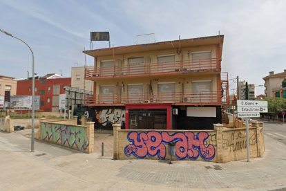 Imatge de l’edifici que es convertirà en un hotel amb 16 habitacions i restaurant a Cunit.