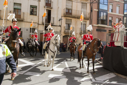 Cavalls, ponis, burros, carruatges, genets, portants i, fins i tot, oques, es van donar cita ahir a Reus en la celebració dels tradicionals Tres Tombs. La capital del Baix Camp va celebrar els 30 anys des que els Amics del Cavall de les Comarques de Tarragona van recuperar aquesta tradició, que se celebra a nombrosos indrets de Catalunya amb motiu de la festivitat de Sant Antoni Abat, patró dels animals.