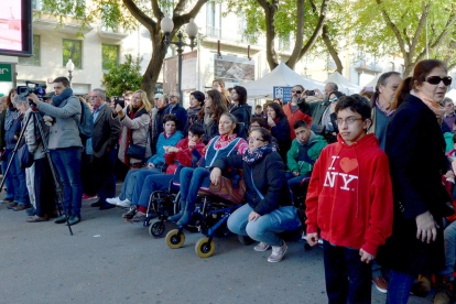 Tarragona celebra aquest divendres 2 de desembre el Dia Internacional de les persones amb discapacitat amb diversos actes a la Rambla Nova. S'ha llegit un manifest commemoratiu dels 10 anys de la convenció dels drets.